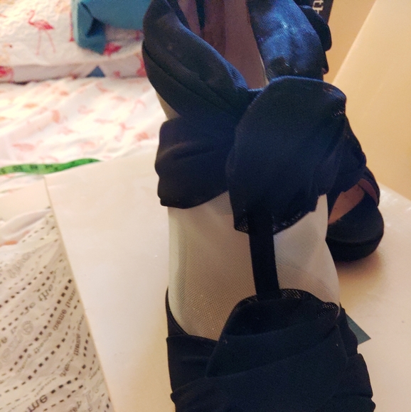 Heels - Picture 2 of 8